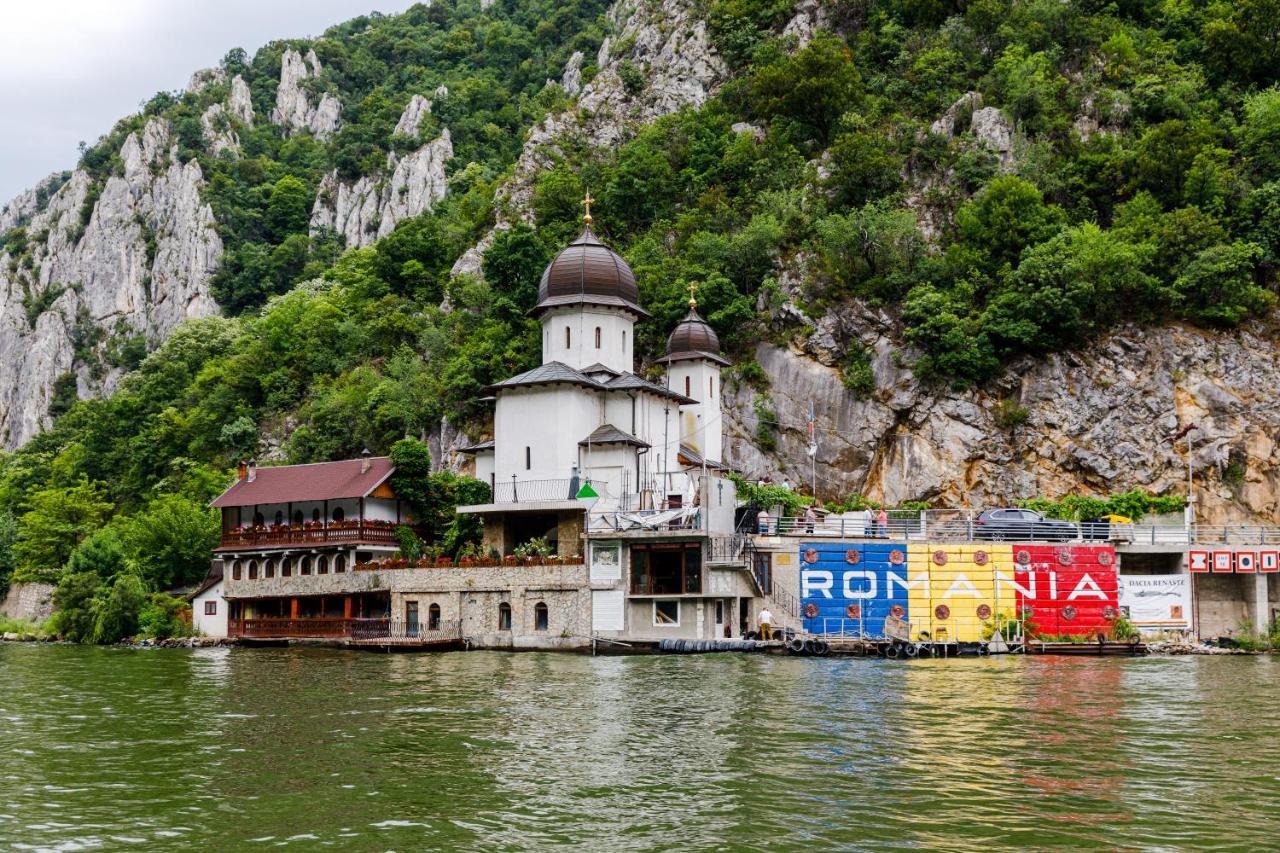 Pensiunea Decebal - Cazanele Dunarii Dubova Exterior foto
