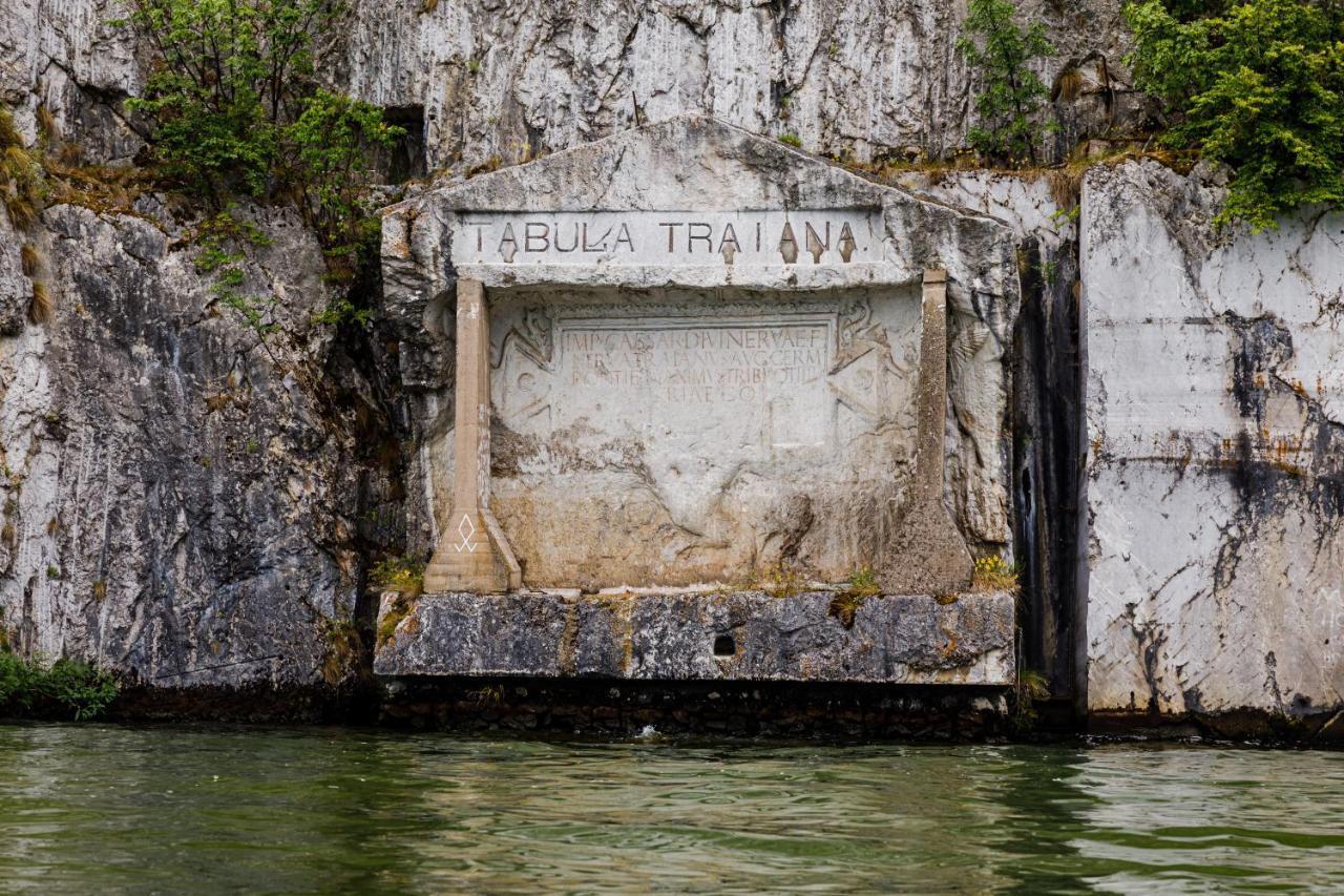Pensiunea Decebal - Cazanele Dunarii Dubova Exterior foto