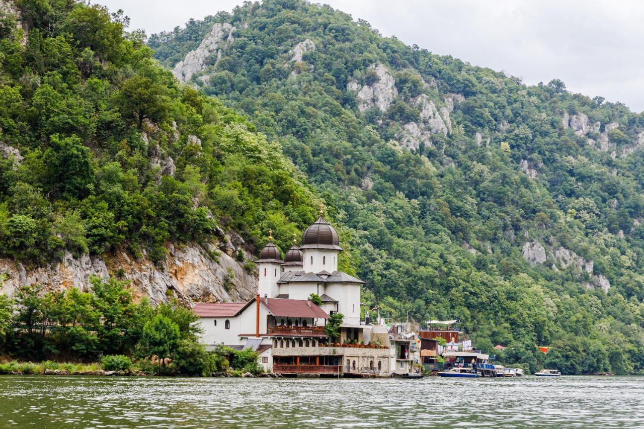 Pensiunea Decebal - Cazanele Dunarii Dubova Exterior foto